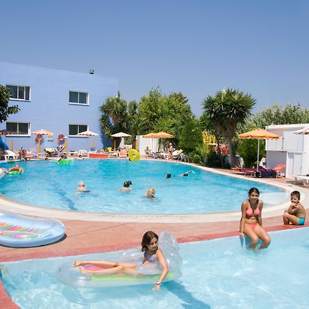 Hotel Asteria Ágios Kírykos Buitenkant foto
